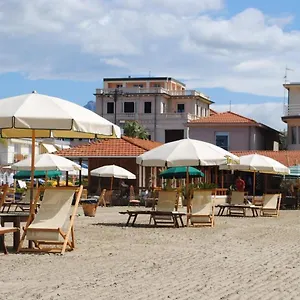 villa-tina.it-tuscanyhotel.com/